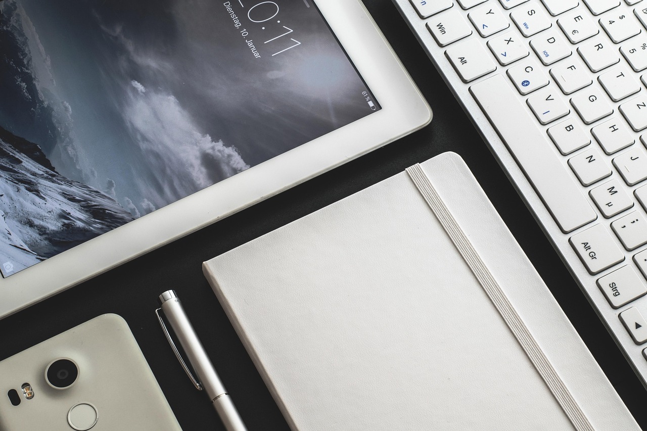 빔 프로젝터 사기 전에, 밝기와 명암비보다 먼저 확인해야 할 것 technology, ipad, mobile, tablet, communication, computer, digital, multimedia, electronics, interne