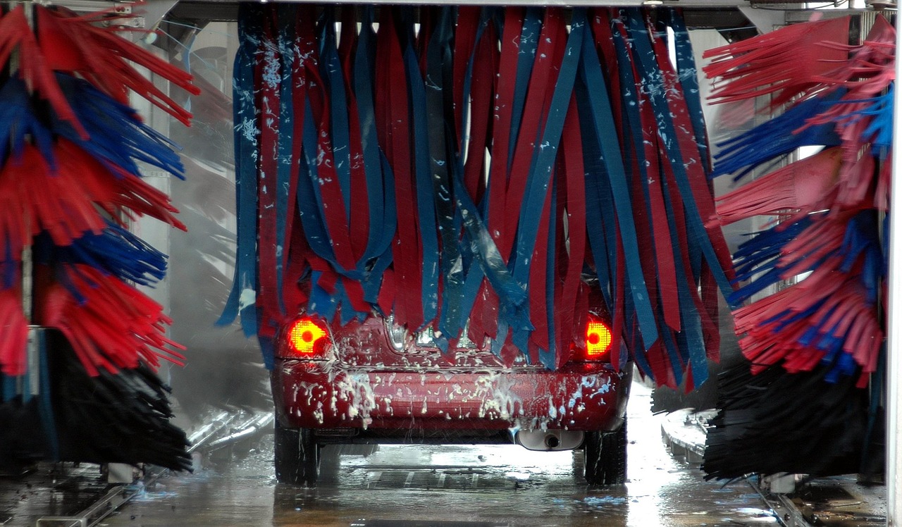 스마트워치 배터리 1주일도 못 버틸 때, 확인해야 할 것 car wash, motion, brushes, clean, business, car, water, vehicle, service, wash, nature, wet, transpo