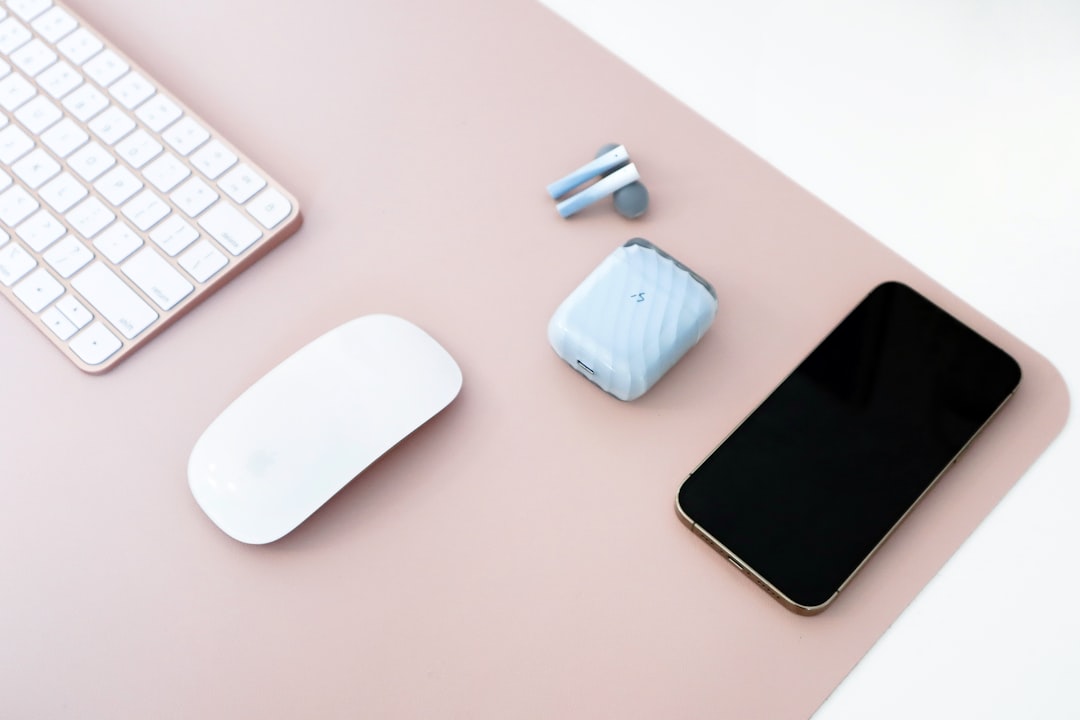 스마트워치, 재테크 관점에서 봤을 때 손실이 되는 이유 a keyboard, mouse, and cell phone on a desk